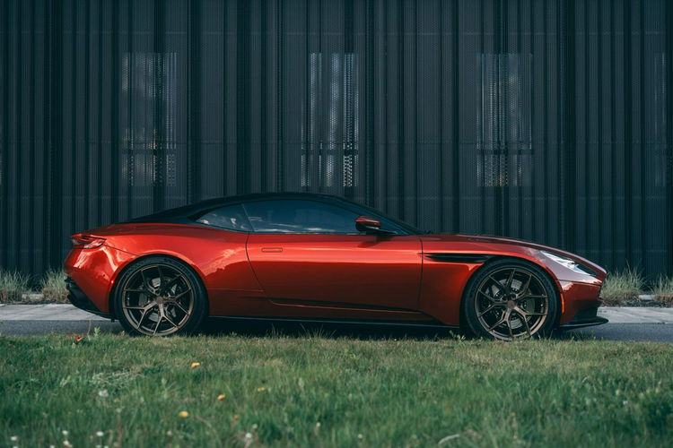 DB11 ASTON MARTIN DB11 5.2L 608HP V12 COUPE VOSSEN WYDECH OBNIŻONY CINNABAR zdjęcie 7