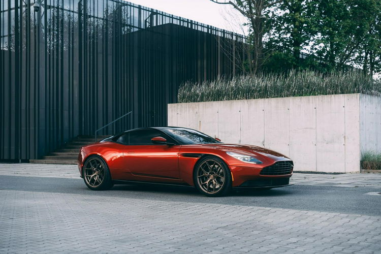 DB11 ASTON MARTIN DB11 5.2L 608HP V12 COUPE VOSSEN WYDECH OBNIŻONY CINNABAR zdjęcie 8