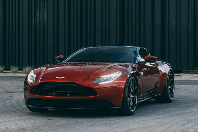 DB11 ASTON MARTIN DB11 5.2L 608HP V12 COUPE VOSSEN WYDECH OBNIŻONY CINNABAR zdjęcie 9