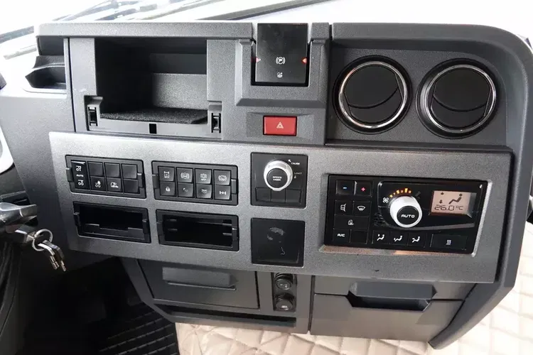 Renault T 460 / 6x2 / PUSHER / DMC: 69 TON / 3 osiowy zdjęcie 25