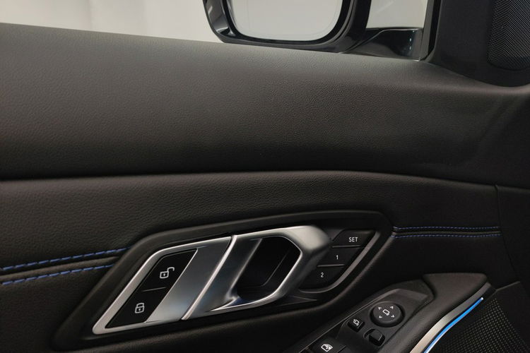 BMW Seria 3 320i M PRO, Podgrzewane Fotele Tempomat Dostęp Komfort Widescreen LEDy zdjęcie 11