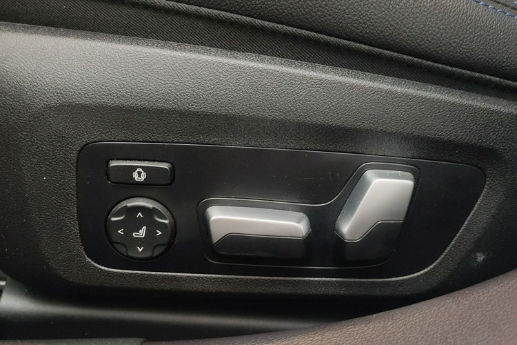 BMW Seria 3 320i M PRO, Podgrzewane Fotele Tempomat Dostęp Komfort Widescreen LEDy zdjęcie 12