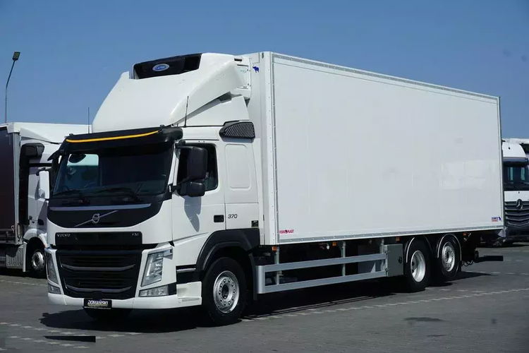 Volvo FM / 370 / EURO 6 / CHŁODNIA + WINDA / 22 PALETY / OŚ SKRĘTNA / DOPPEL STOCK zdjęcie 1