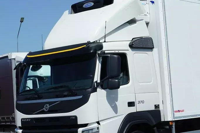 Volvo FM / 370 / EURO 6 / CHŁODNIA + WINDA / 22 PALETY / OŚ SKRĘTNA / DOPPEL STOCK zdjęcie 21