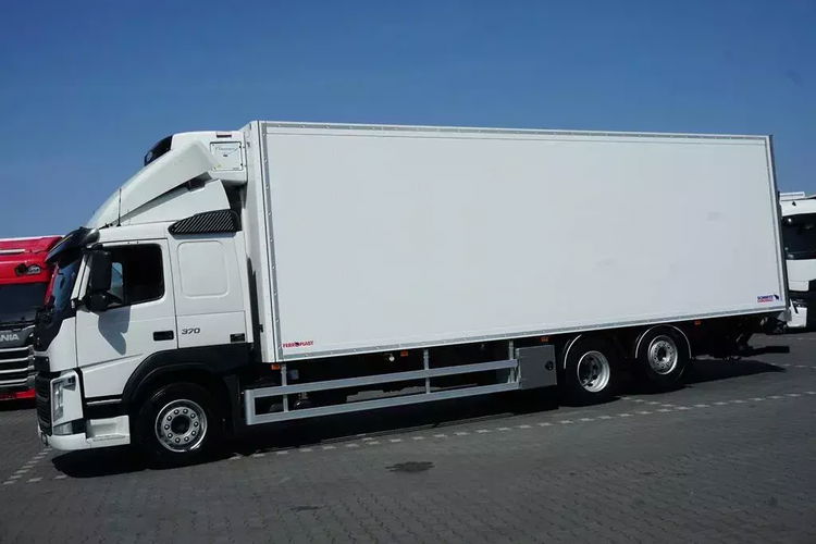 Volvo FM / 370 / EURO 6 / CHŁODNIA + WINDA / 22 PALETY / OŚ SKRĘTNA / DOPPEL STOCK zdjęcie 3