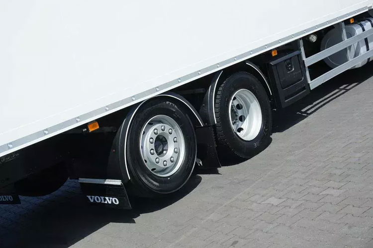 Volvo FM / 370 / EURO 6 / CHŁODNIA + WINDA / 22 PALETY / OŚ SKRĘTNA / DOPPEL STOCK zdjęcie 34