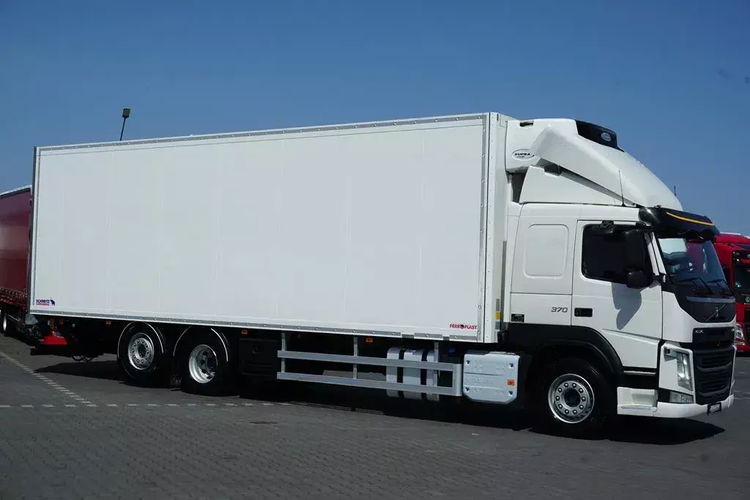 Volvo FM / 370 / EURO 6 / CHŁODNIA + WINDA / 22 PALETY / OŚ SKRĘTNA / DOPPEL STOCK zdjęcie 4