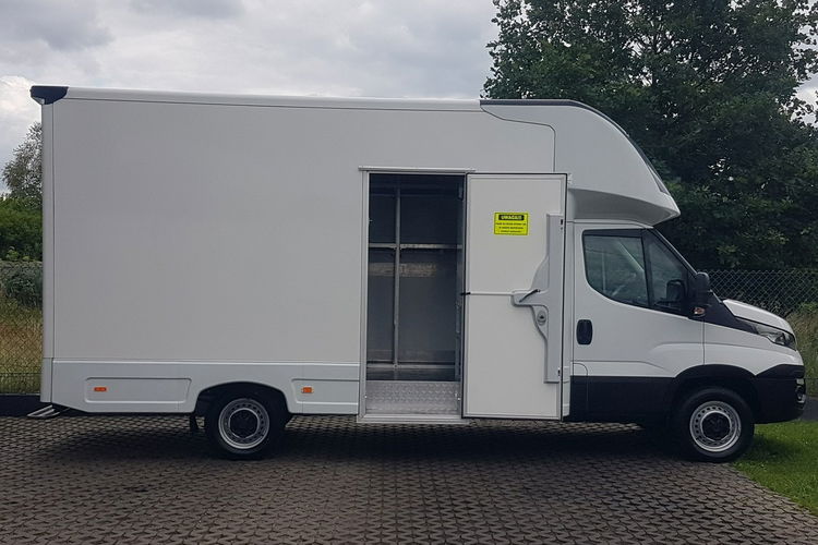 Iveco Daily KONTENER NISKOPODŁOGOWY 4.31x2.24x2.42 SKLEP FOODTRUCK KAMPER KLIMA zdjęcie 36