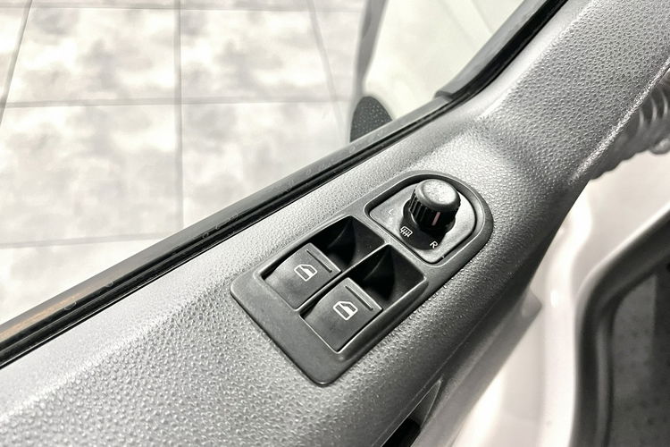 Volkswagen Transporter 1.9 TDI 105KM Multivan 9 osobowy BDB Stan El. Szyby Opłaty na rok PL zdjęcie 26