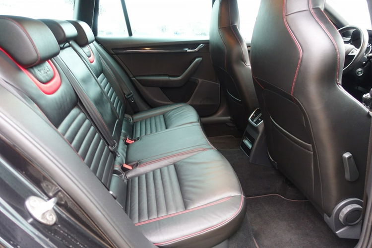 Skoda Octavia Rezerwacja - 100% org. lakier VRS - 230KM zdjęcie 11