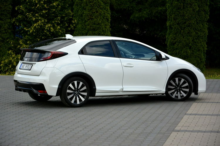 Honda Civic 1.8i-VTEC(142KM)Lift Biała Perła Ledy Xenon Navi Kamera 2xParktronic zdjęcie 15