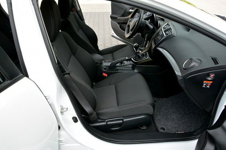Honda Civic 1.8i-VTEC(142KM)Lift Biała Perła Ledy Xenon Navi Kamera 2xParktronic zdjęcie 18