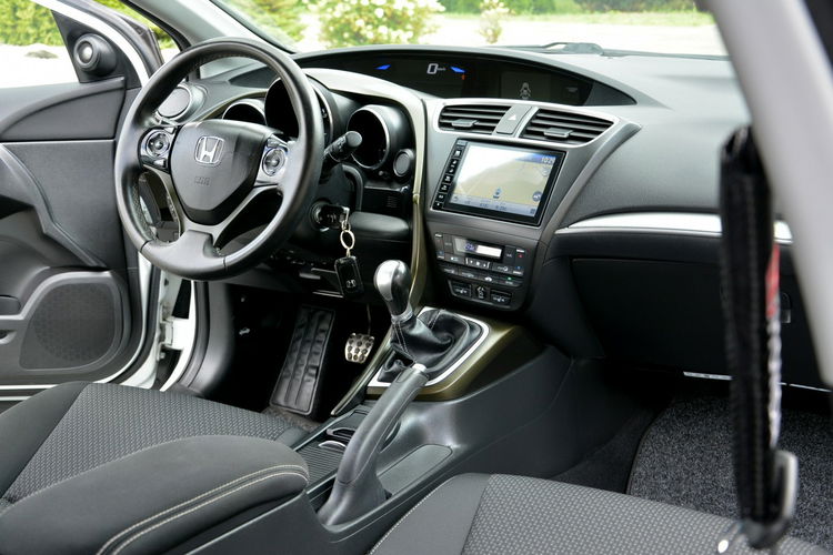 Honda Civic 1.8i-VTEC(142KM)Lift Biała Perła Ledy Xenon Navi Kamera 2xParktronic zdjęcie 22