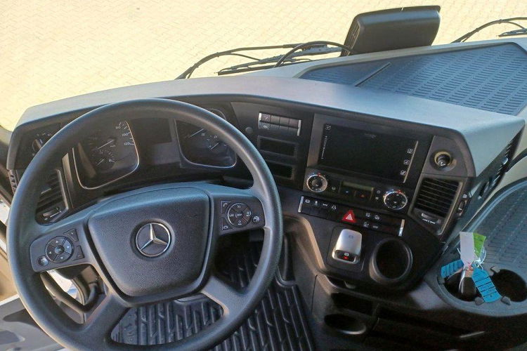 Mercedes ACTROS zdjęcie 6