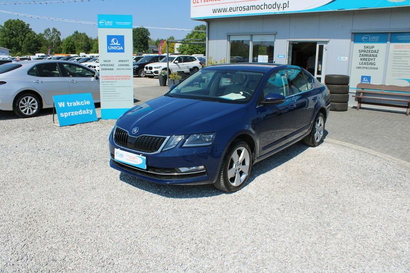 samochód osobowy Skoda zdjęcie 1