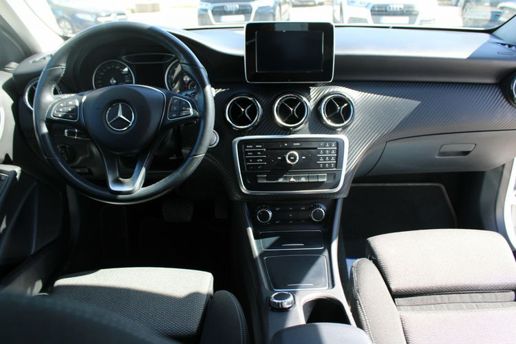 Mercedes GLA 180 F-vat Gwarancja Salon Polska Kamera Automat zdjęcie 14