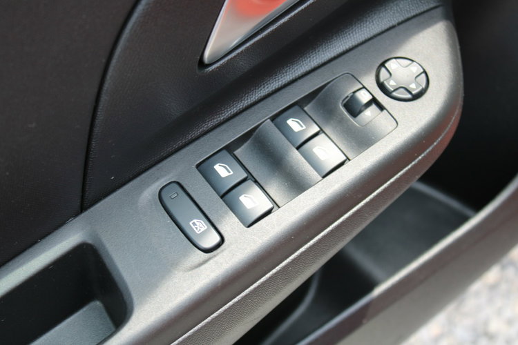 Opel Corsa Edition G.Fotele F-vat SalonPL Gwarancja zdjęcie 16