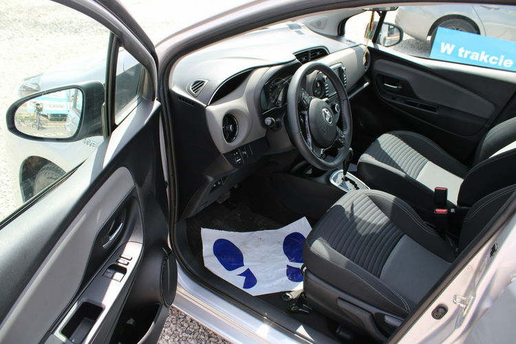Toyota Yaris Hybrid Premium F-vat Salon Polska Gwarancja zdjęcie 16