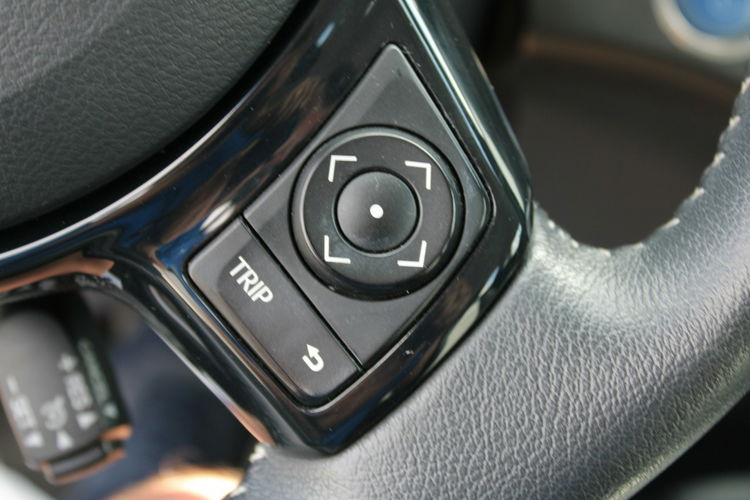 Toyota Yaris Hybrid Premium F-vat Salon Polska Gwarancja zdjęcie 22