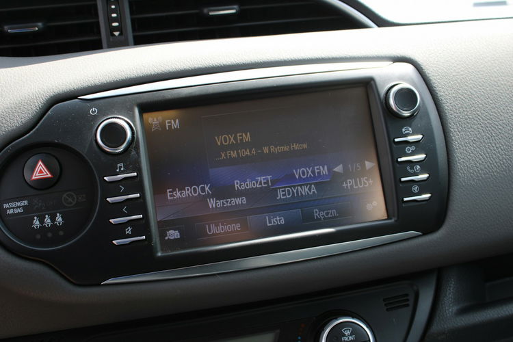 Toyota Yaris Hybrid Premium F-vat Salon Polska Gwarancja zdjęcie 24