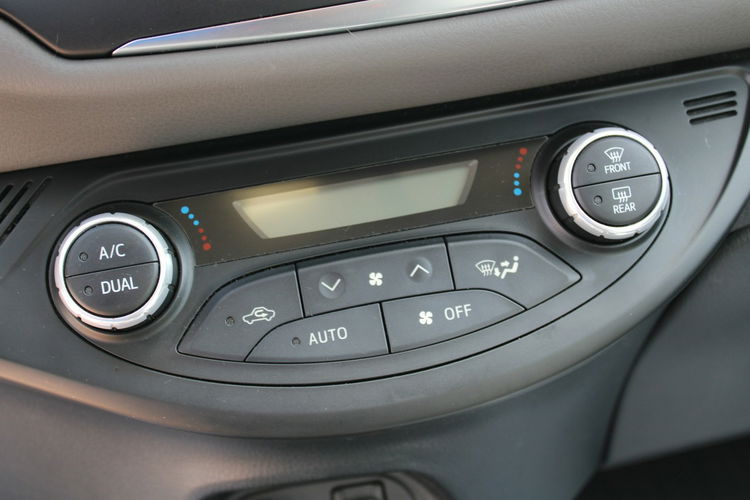 Toyota Yaris Hybrid Premium F-vat Salon Polska Gwarancja zdjęcie 25