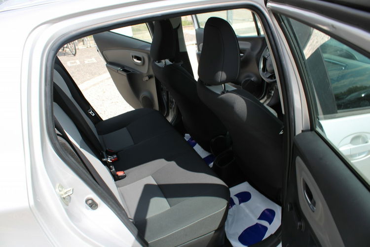 Toyota Yaris Hybrid Premium F-vat Salon Polska Gwarancja zdjęcie 30
