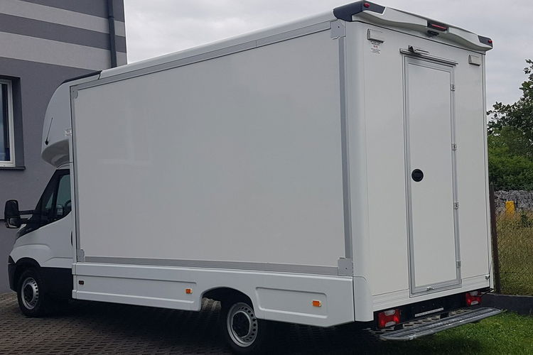 Iveco Daily KONTENER NISKOPODŁOGOWY 4.31x2.24x2.42 SKLEP KAMPER KLIMA FOODTRUCK zdjęcie 3