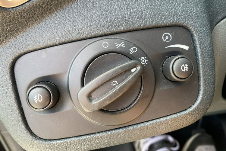 Ford C-Max Rodzinny minivan zdjęcie 16