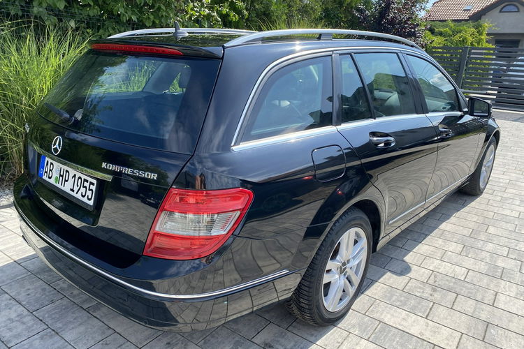 Mercedes C 180 Bardzo zadbana - 100% oryginalny przebieg.NOWY ROZRZĄD zdjęcie 26