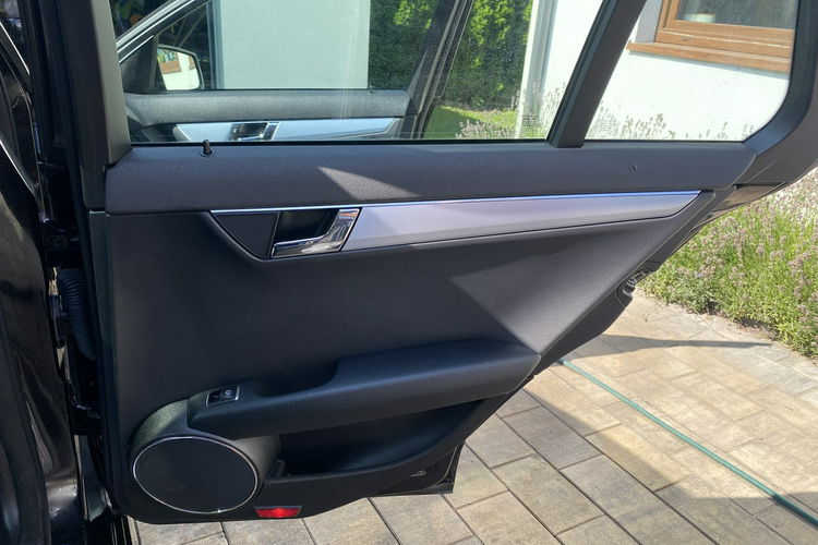 Mercedes C 180 Bardzo zadbana - 100% oryginalny przebieg.NOWY ROZRZĄD zdjęcie 35