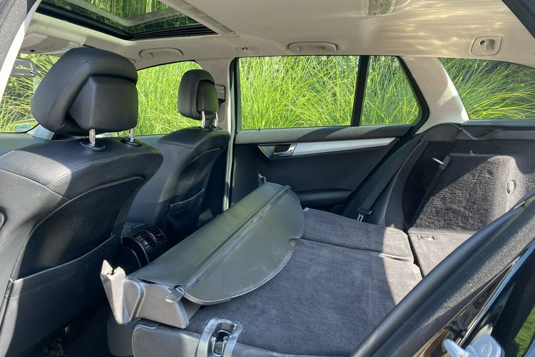 Mercedes C 180 Bardzo zadbana - 100% oryginalny przebieg.NOWY ROZRZĄD zdjęcie 38
