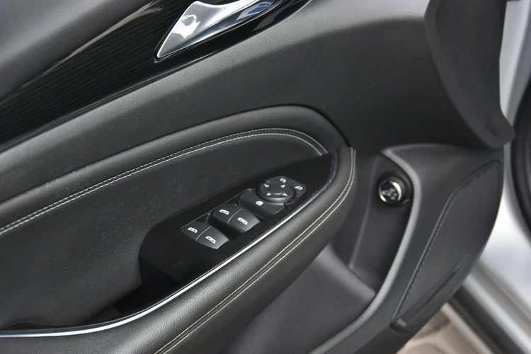 Opel Insignia 2.0CDTi 170KM Manual 2017r. FullLED Kamera 2xPDC Climatronic el. klapa zdjęcie 27