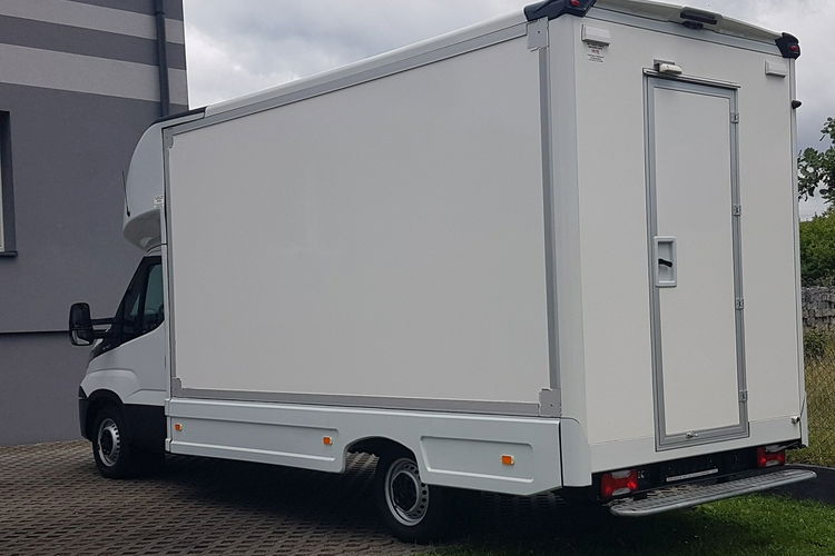 Iveco Daily KONTENER NISKOPODŁOGOWY 4.31x2.24x2.43 SKLEP KAMPER KLIMA FOODTRUCK zdjęcie 3