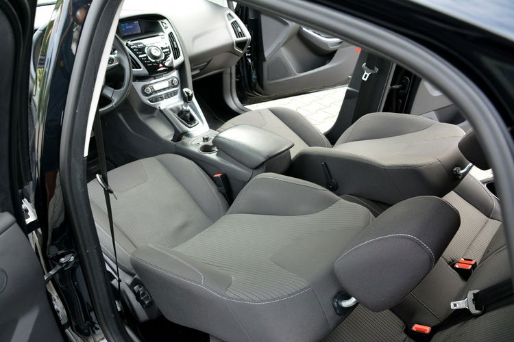 Ford Focus Titanium ST Bi-Xenon Ledy Park Assist Skóry 2xParktr Keyless go zdjęcie 21