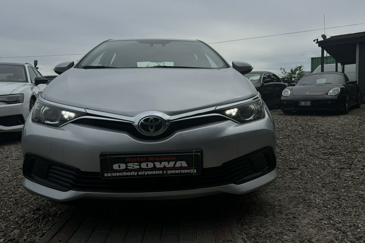 Toyota Auris 1.4D4D 1 wł kamera cofania radar zderzeniowy pełen serwis aso rok gwar zdjęcie 2