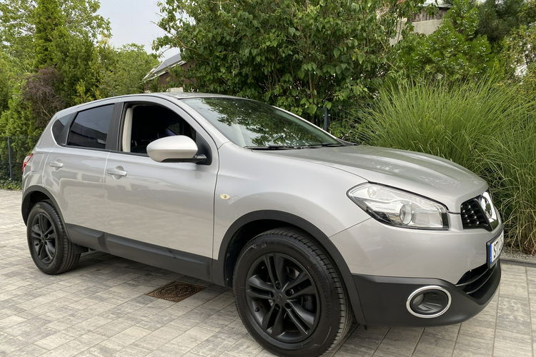 Nissan Qashqai 4X4. Zadbany Bezwypadkowy Niski oryginalny przebieg zdjęcie 13