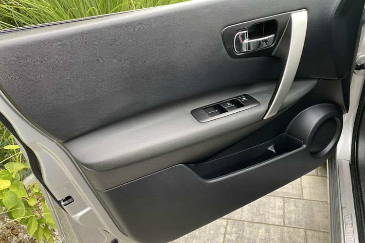 Nissan Qashqai 4X4. Zadbany Bezwypadkowy Niski oryginalny przebieg zdjęcie 15