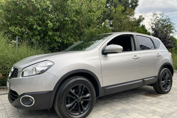 Nissan Qashqai 4X4. Zadbany Bezwypadkowy Niski oryginalny przebieg zdjęcie 3