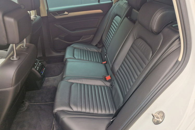 Volkswagen Passat . Virtualny licznik . Skóra . Led . Navi. Wentylowane fotele. zdjęcie 14