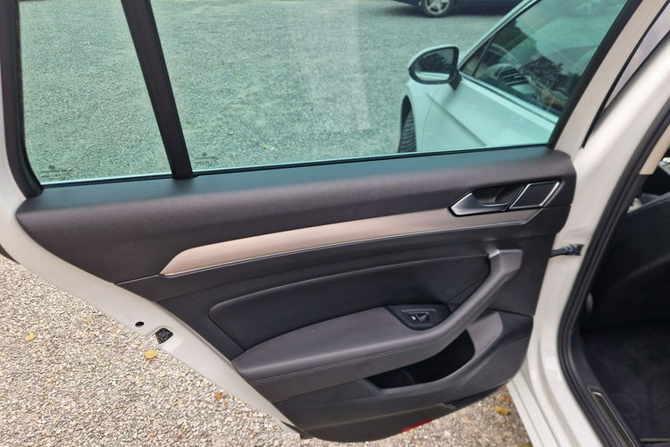 Volkswagen Passat . Virtualny licznik . Skóra . Led . Navi. Wentylowane fotele. zdjęcie 15