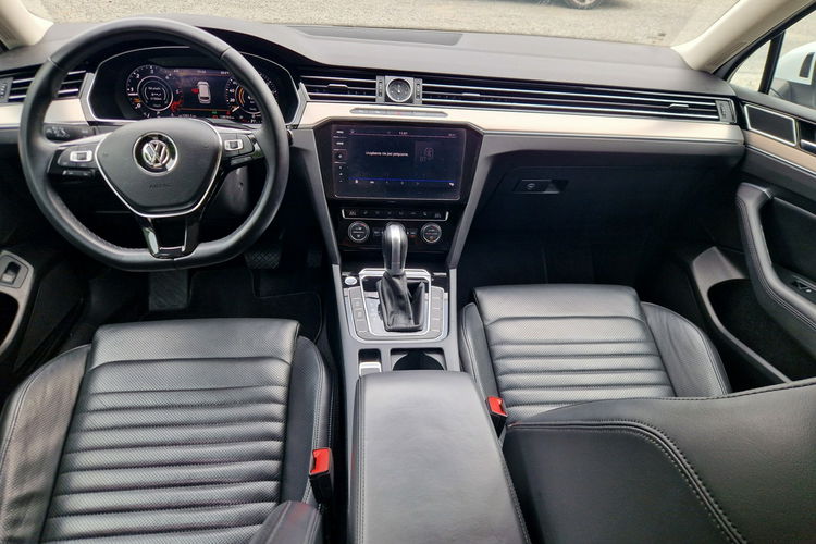 Volkswagen Passat . Virtualny licznik . Skóra . Led . Navi. Wentylowane fotele. zdjęcie 17