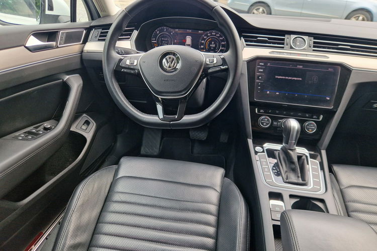 Volkswagen Passat . Virtualny licznik . Skóra . Led . Navi. Wentylowane fotele. zdjęcie 18