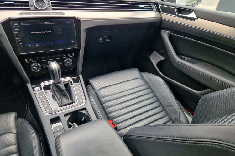 Volkswagen Passat . Virtualny licznik . Skóra . Led . Navi. Wentylowane fotele. zdjęcie 19