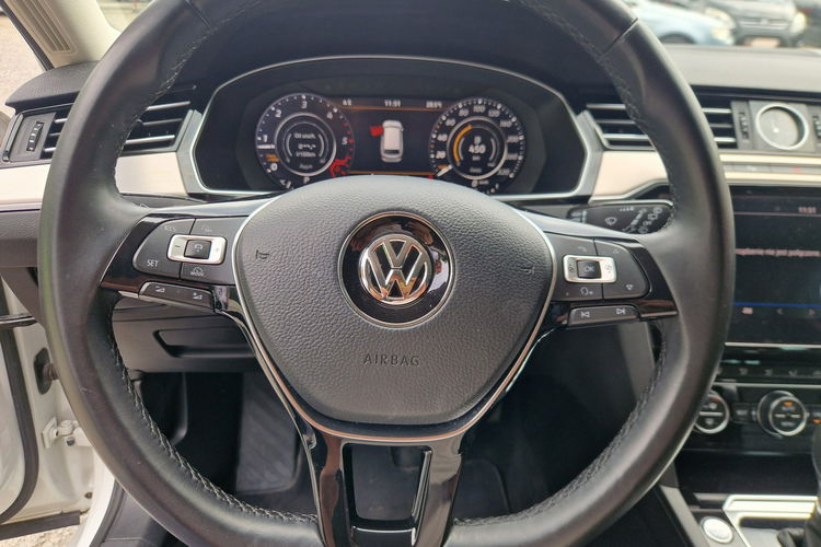 Volkswagen Passat . Virtualny licznik . Skóra . Led . Navi. Wentylowane fotele. zdjęcie 25
