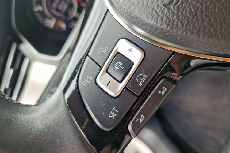 Volkswagen Passat . Virtualny licznik . Skóra . Led . Navi. Wentylowane fotele. zdjęcie 26
