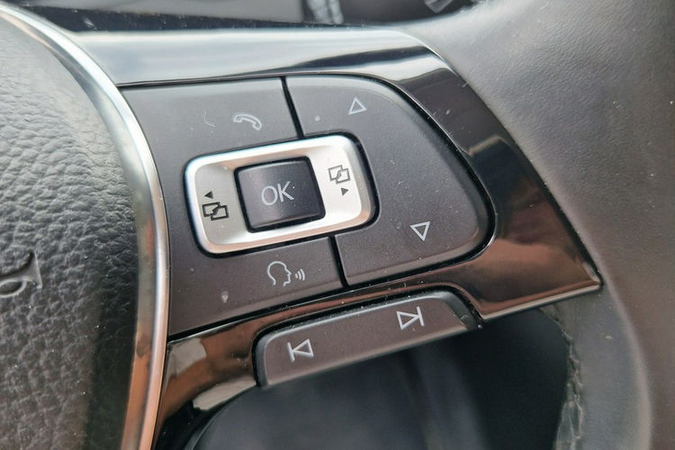 Volkswagen Passat . Virtualny licznik . Skóra . Led . Navi. Wentylowane fotele. zdjęcie 27
