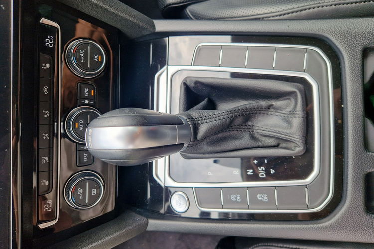 Volkswagen Passat . Virtualny licznik . Skóra . Led . Navi. Wentylowane fotele. zdjęcie 29