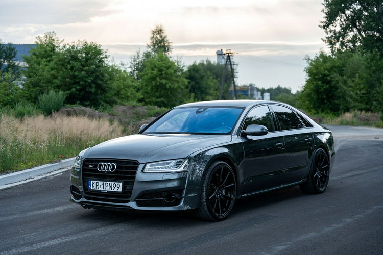 Audi S8 zdjęcie 1