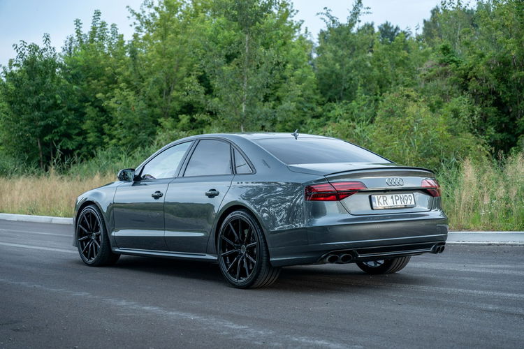 Audi S8 zdjęcie 10