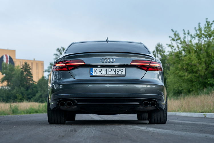 Audi S8 zdjęcie 19